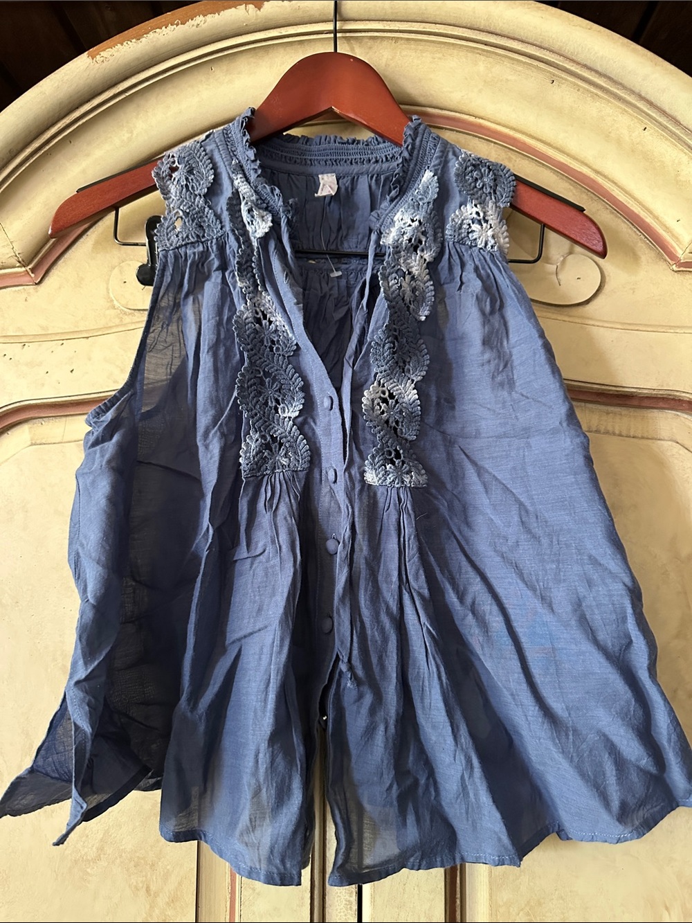 Free People Blue Sleeveless Crochet-Trim Button Up Blouse size Small
